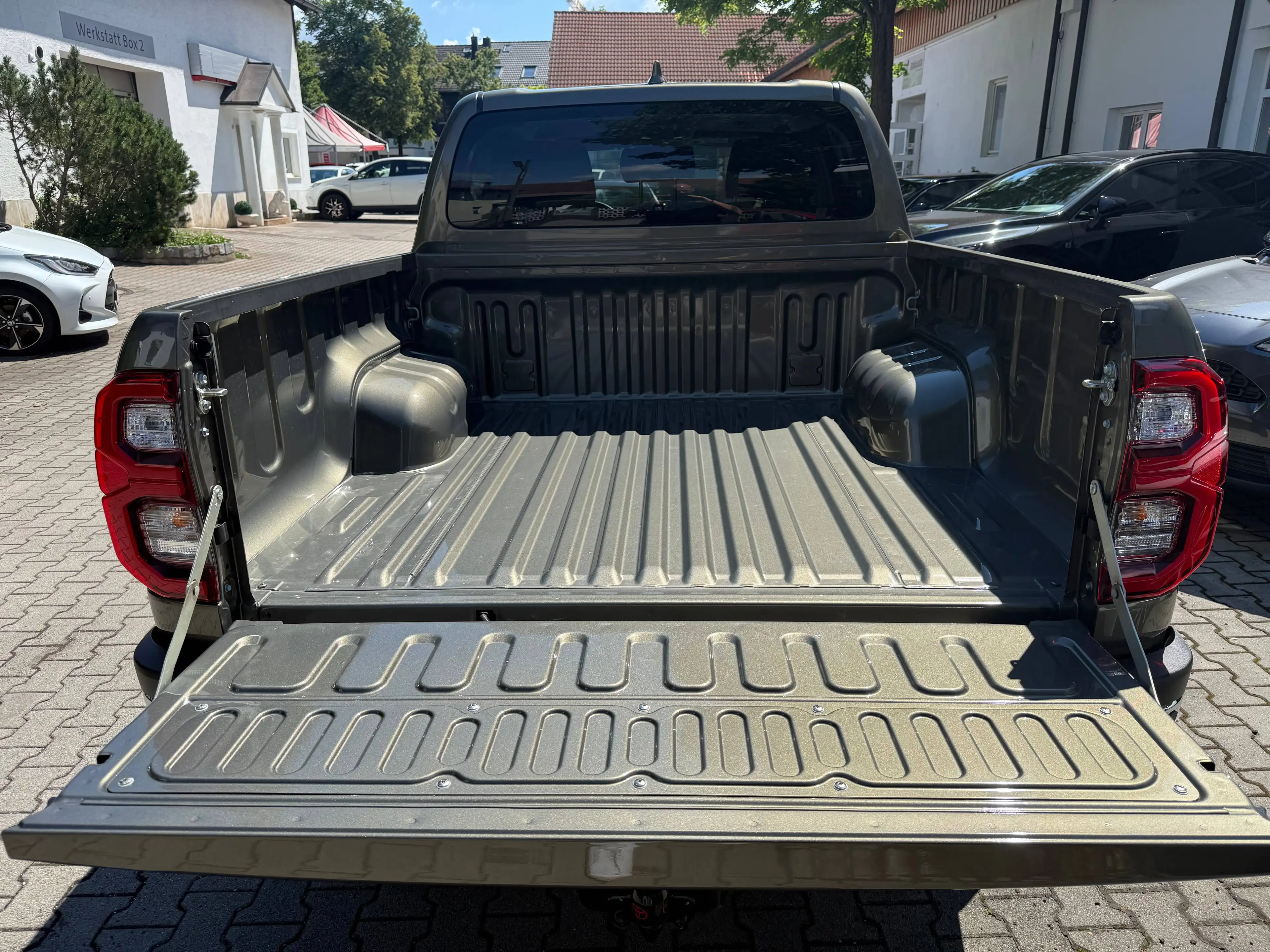Toyota Hilux HiLux 4x4 Double Cab Autm. Executive,AHK,Navi,360°Kamera — photo 7