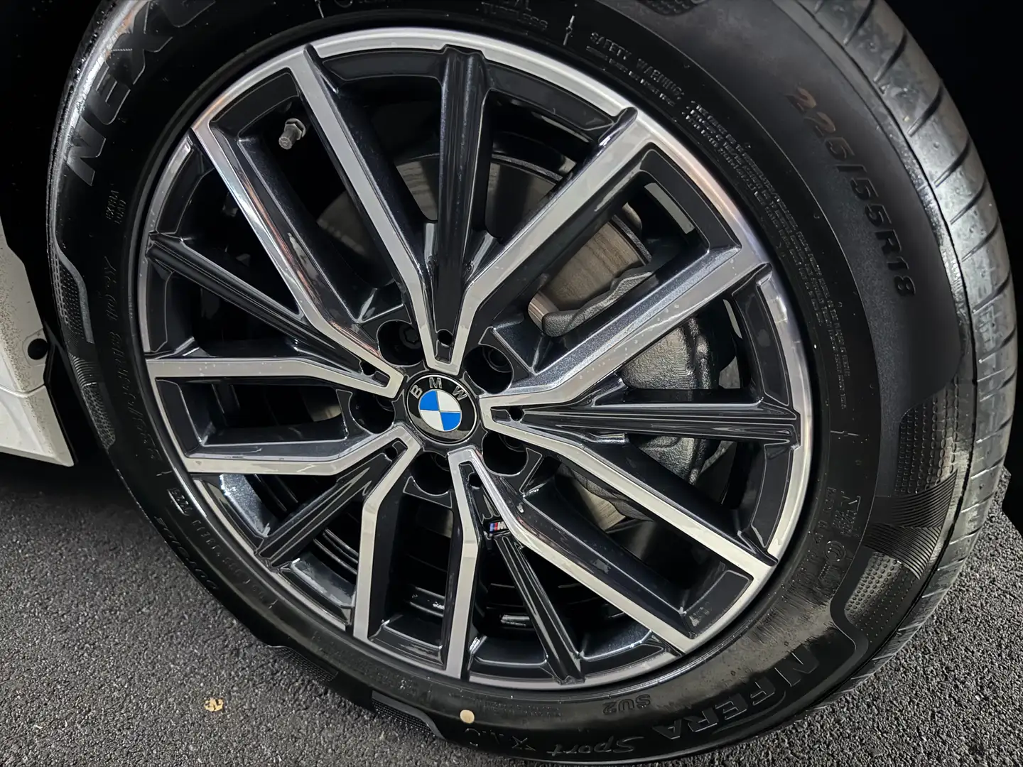 BMW X1 X1 xDrive23i 48V Aut. Weiß - 2