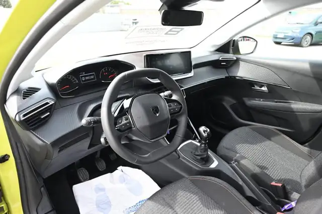 Peugeot 208 view 8