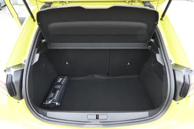 Peugeot 208 view 5