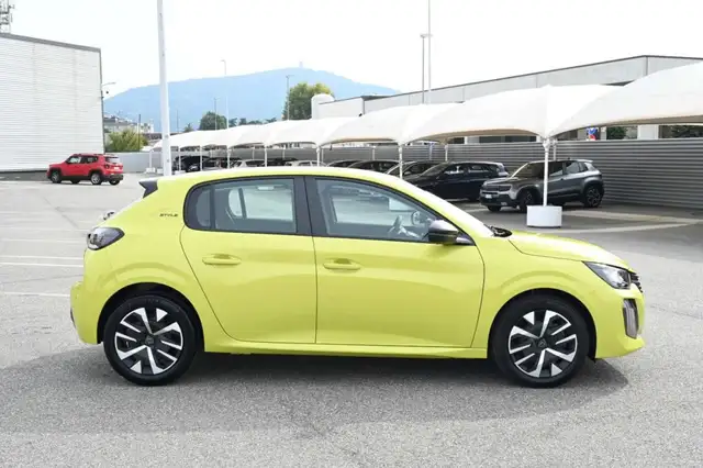 Peugeot 208 view 17