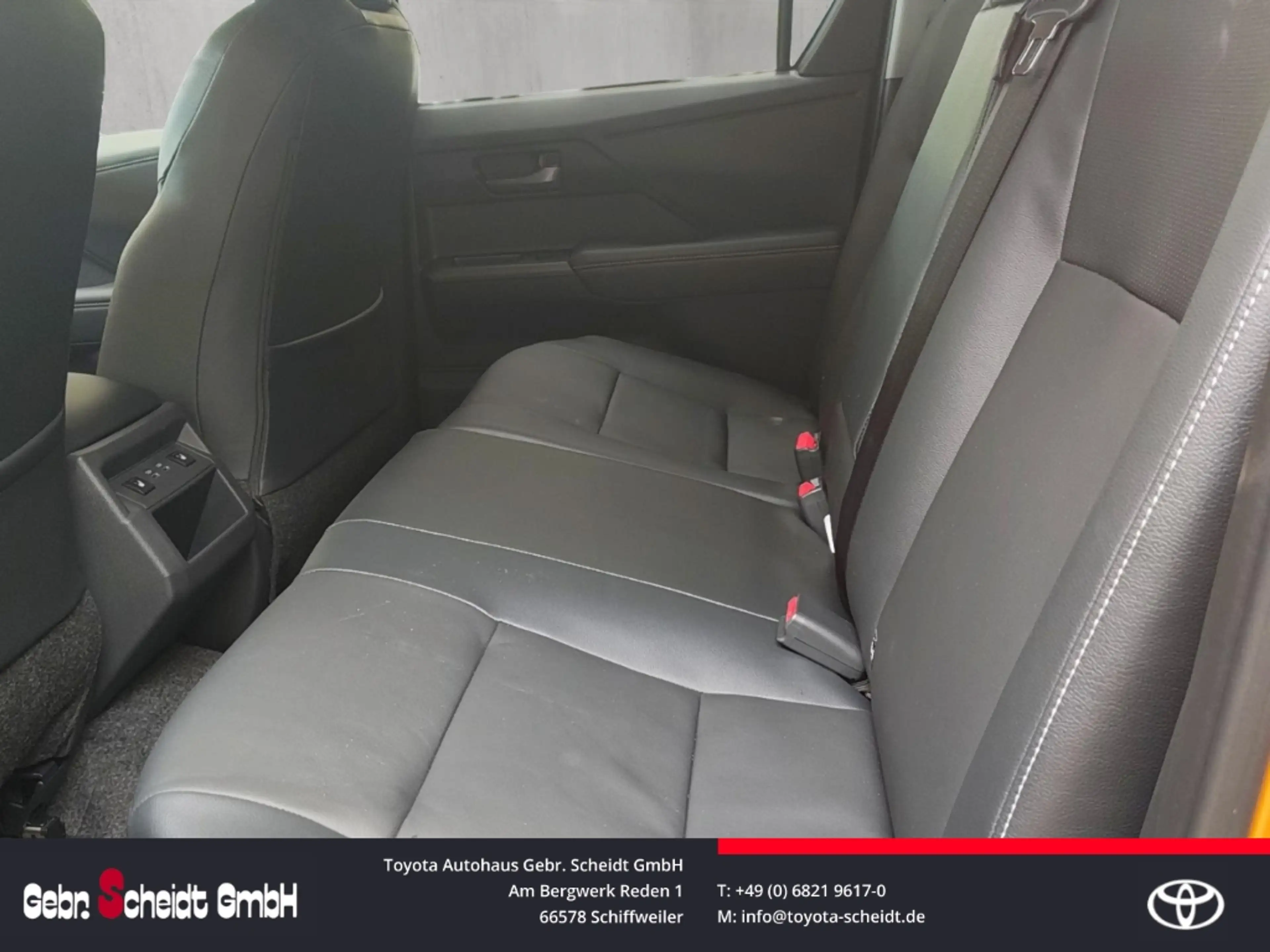 Toyota Hilux Double Cab Invincible 2,8-l-D-4D, 150 kW (204 PS) — photo 12