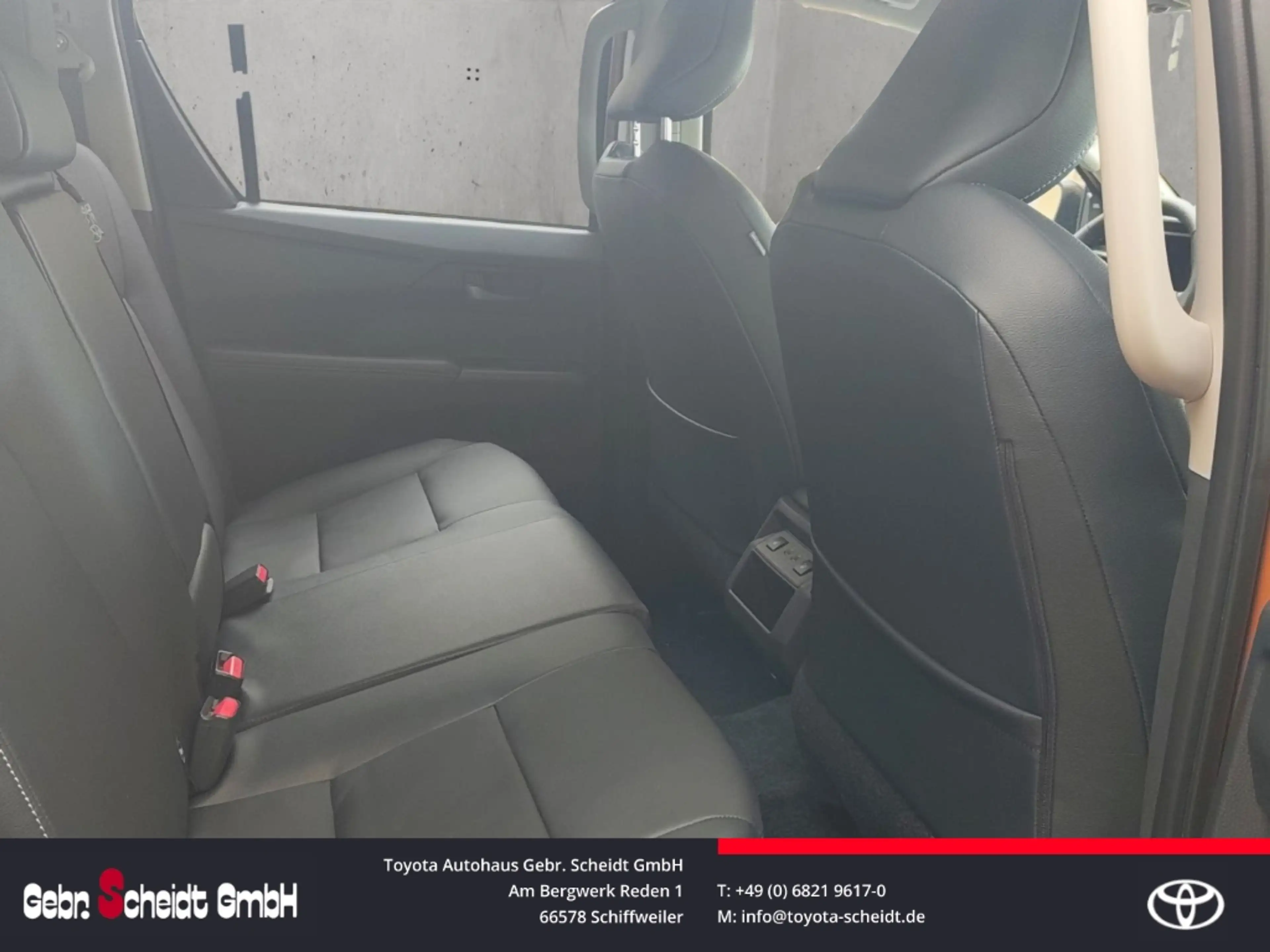 Toyota Hilux Double Cab Invincible 2,8-l-D-4D, 150 kW (204 PS) — photo 10