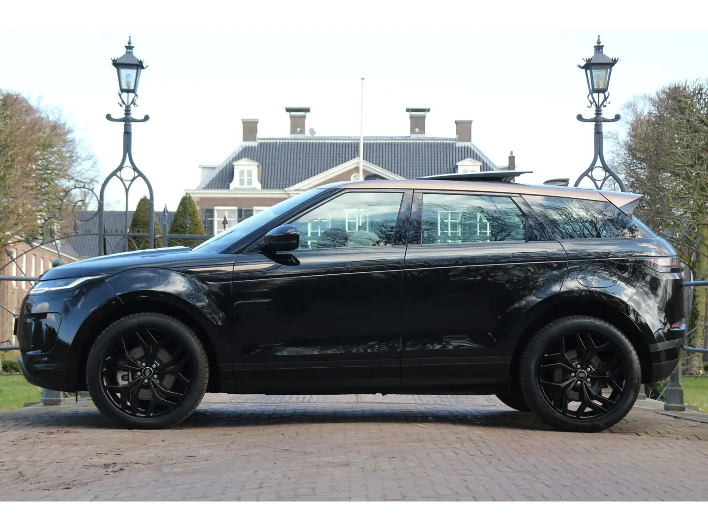 Land Rover Range Rover Evoque P300e AWD R-DYNAMIC | PANODAK | NL-AUTO! | LEDER | Zwart - 2