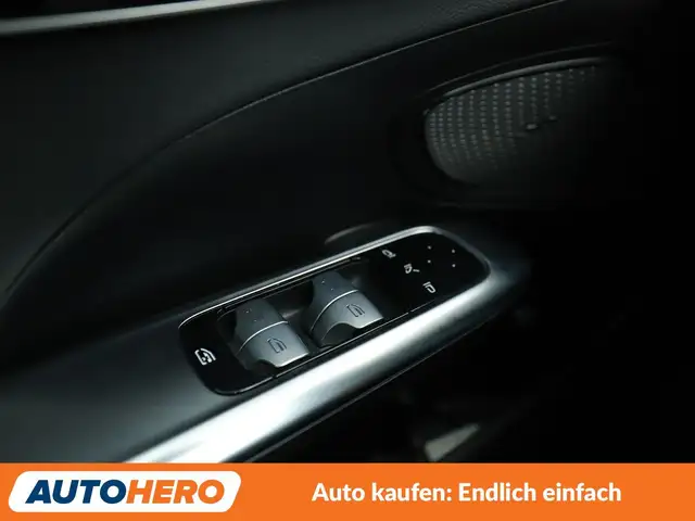 Mercedes-Benz C-Class view 27