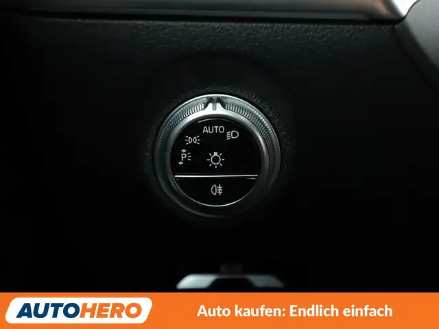 Mercedes-Benz C-Class view 29