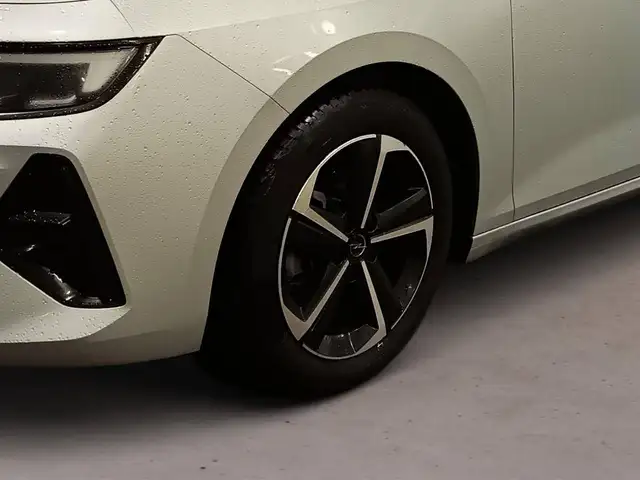 Opel Astra view 8