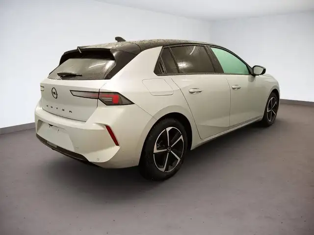 Opel Astra view 5