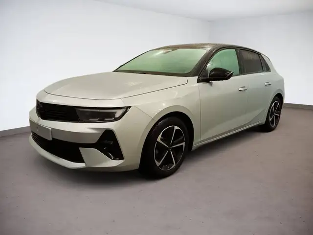 Opel Astra view 3