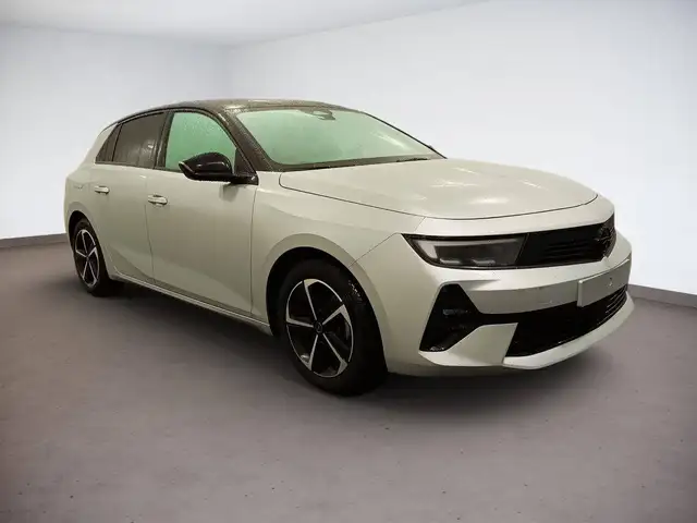Opel Astra view 2