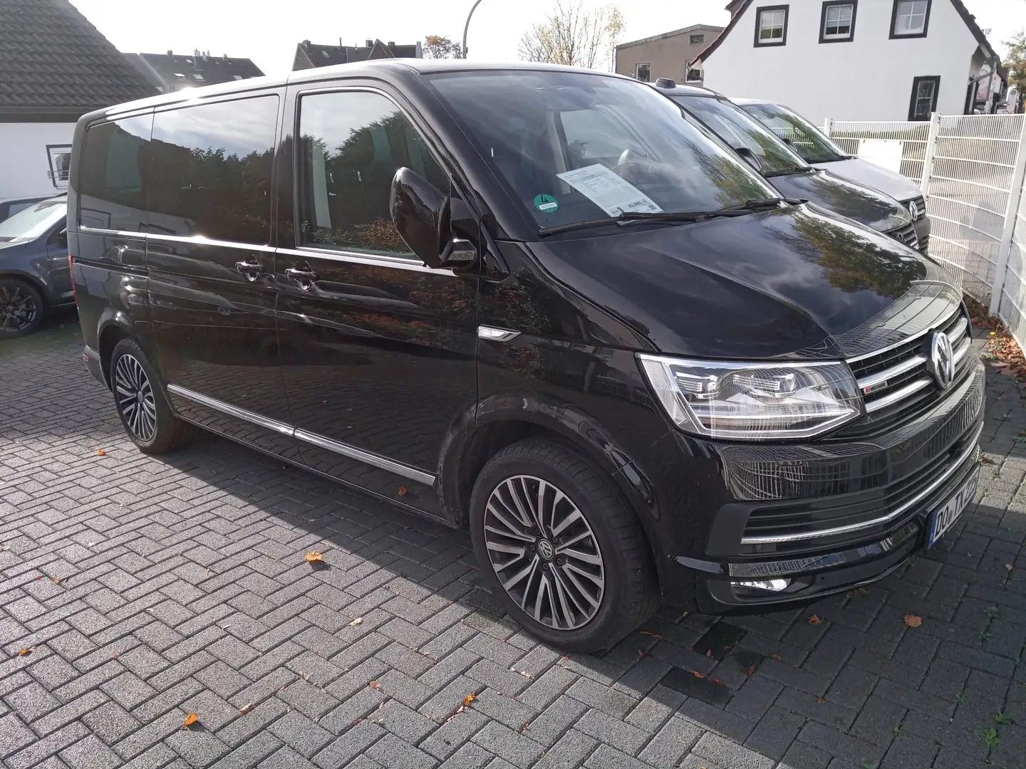 Volkswagen T6 2.0 TDI 4Motion Multivan Highline Zwart - 1