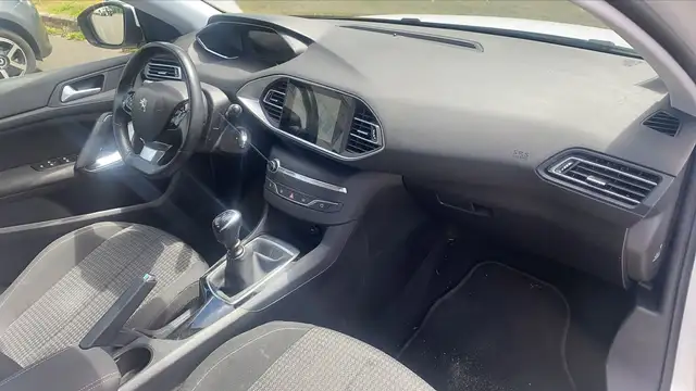 Peugeot 308 view 10