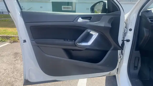 Peugeot 308 view 7