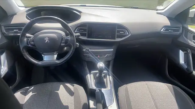 Peugeot 308 view 11