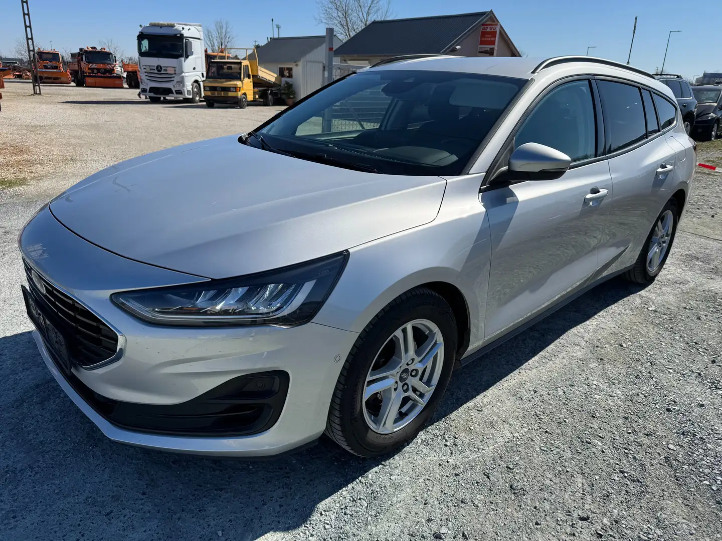 Ford Focus LED-SCHeinwerfer NAVI SHZ LHZ WSS-Heizung AHK - 1