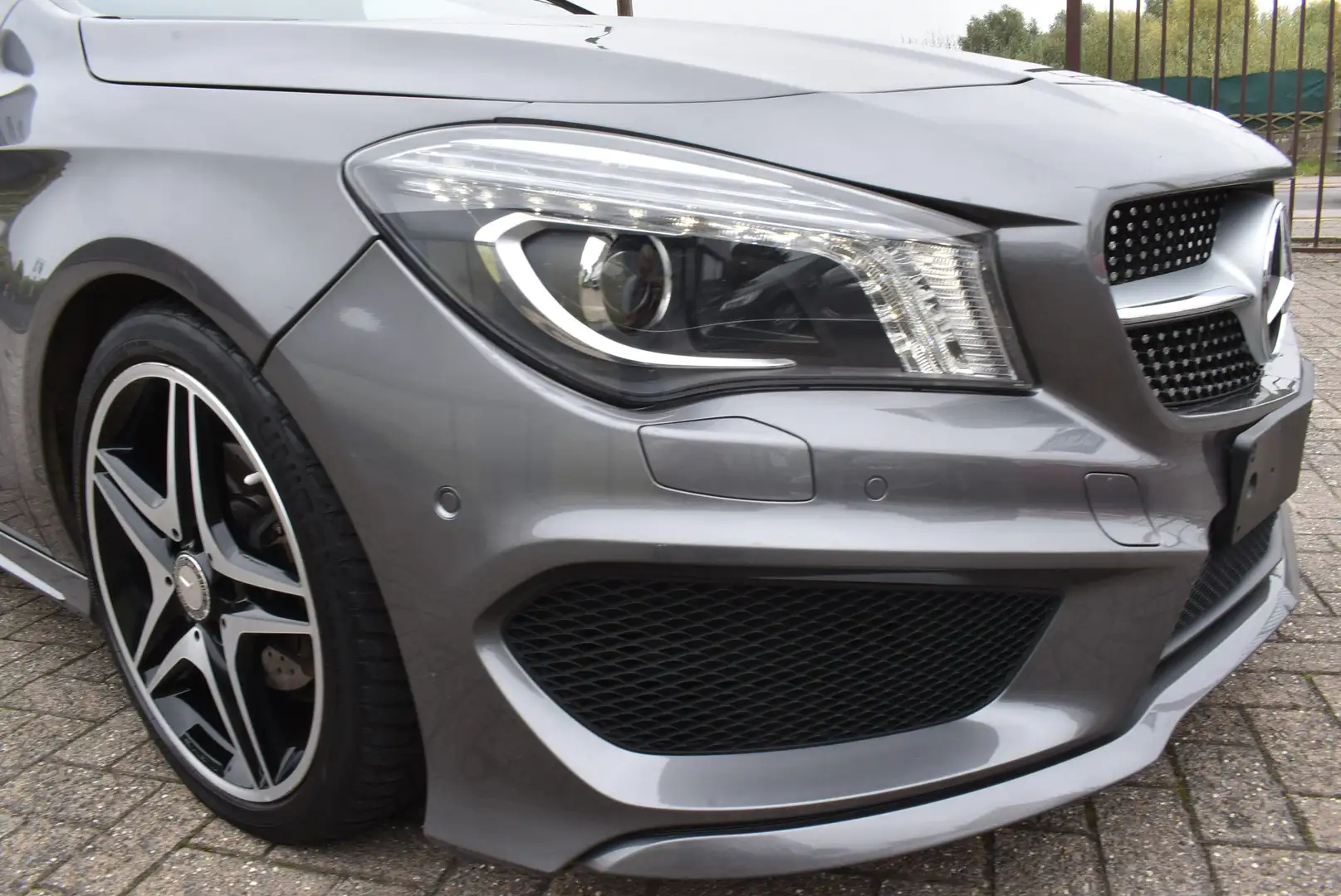 Mercedes-Benz CLA 200 d Pack AMG / B-Xénon**12M GARANTIE**87.000KM!! Grijs - 2