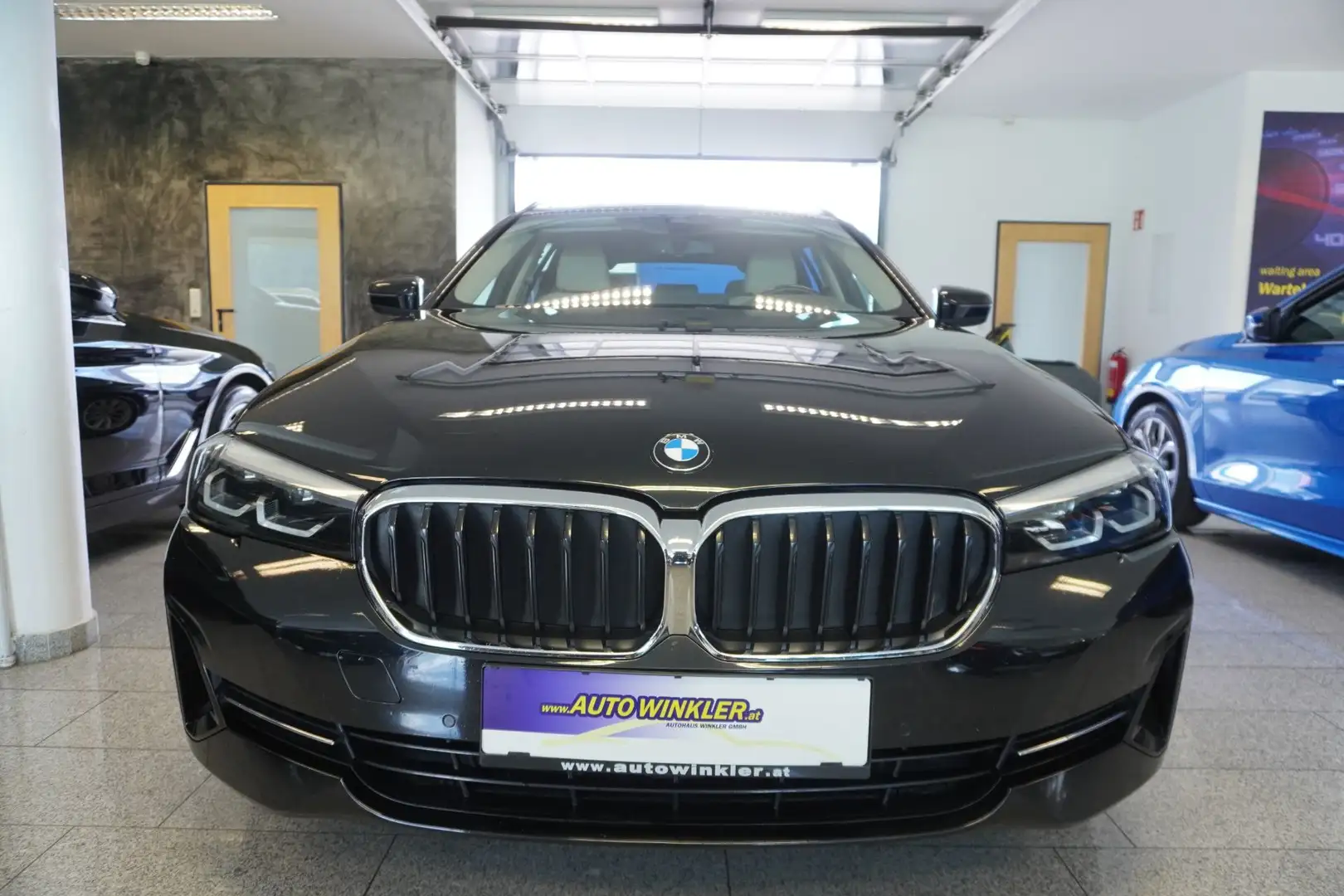 BMW 518 d Touring Aut. LED/Nav. Prof. Noir - 2