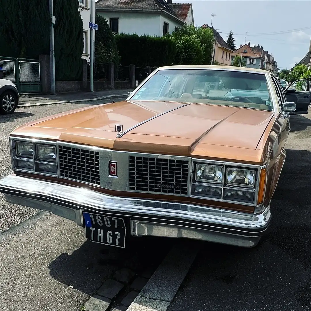 Oldsmobile Delta 88 - 1