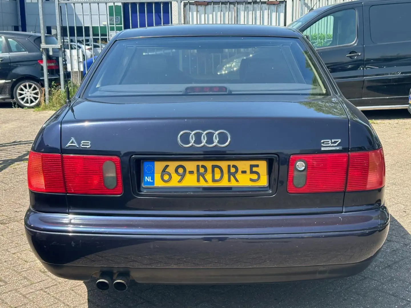 Audi A8 3.7 quattro Blauw - 2