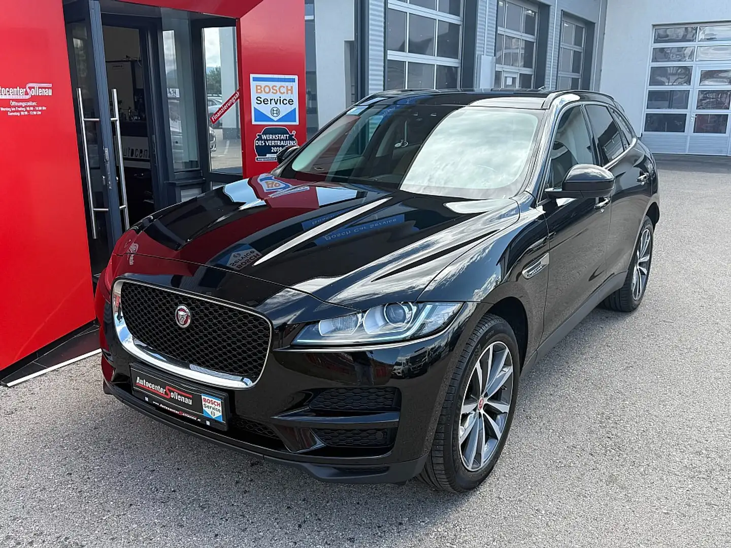 Jaguar F-Pace 20d AWD Prestige Aut. Schwarz - 2