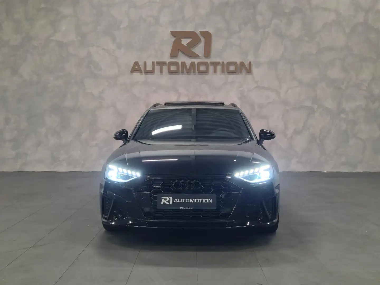 Audi A4 Avant 45 TFSI quattro 3x S line S edition Competit Zwart - 2