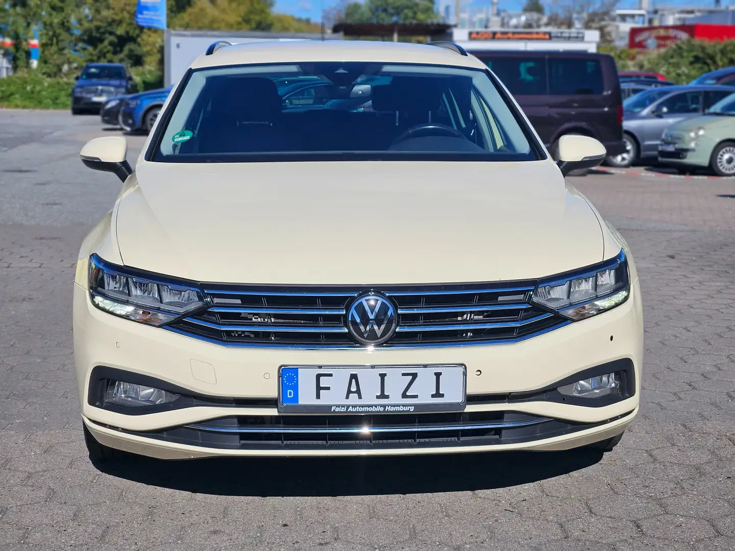 Volkswagen Passat Variant Business Motor 110.000 km LED New Modell Beige - 2