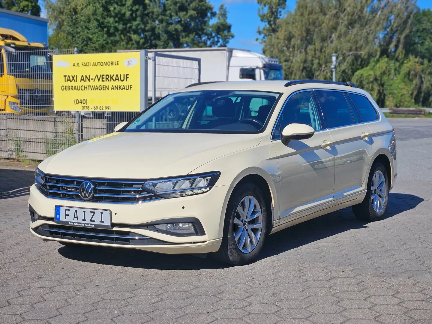 Volkswagen Passat Variant Business Motor 110.000 km LED New Modell Beige - 1