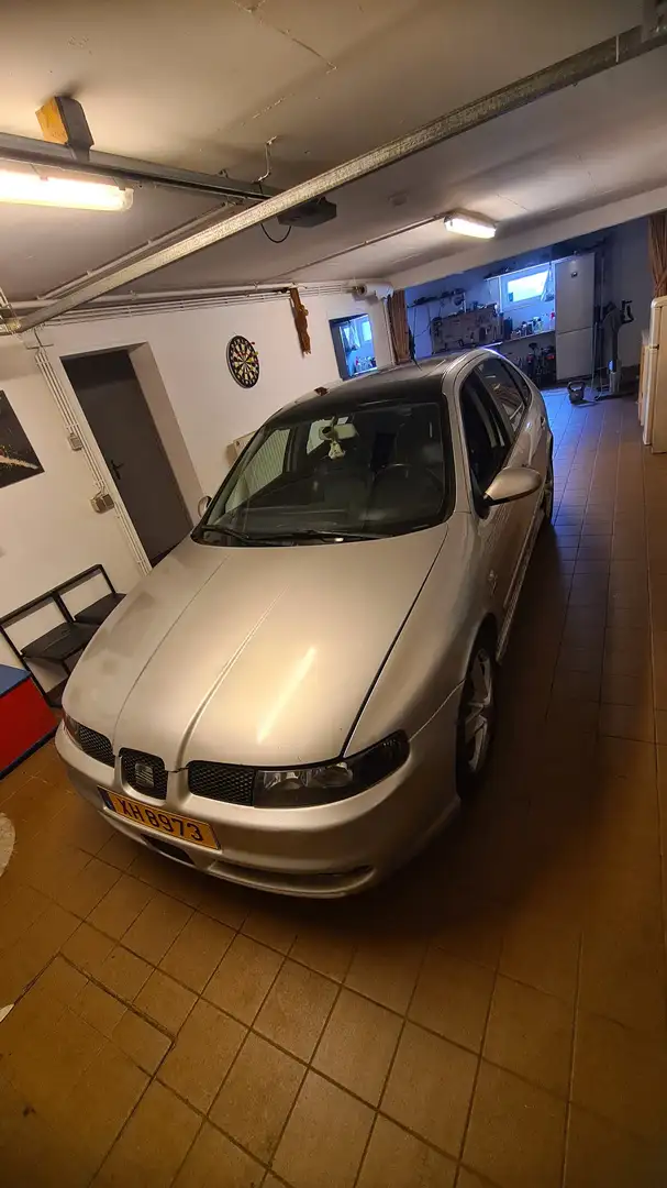 SEAT Leon Leon 1.8 T Top Sport Allrad Срібний - 2