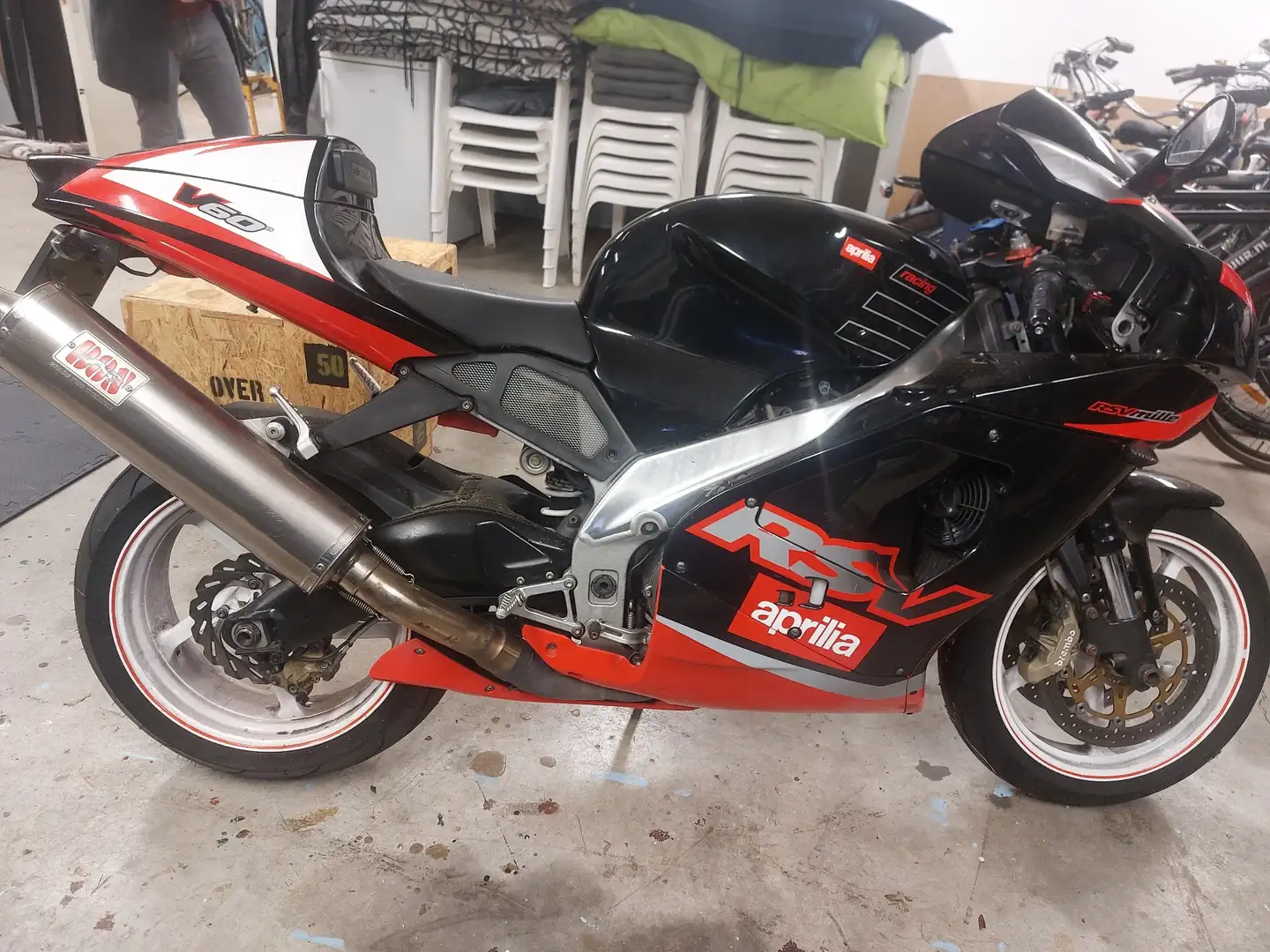 Aprilia RSV Mille Zwart - 1