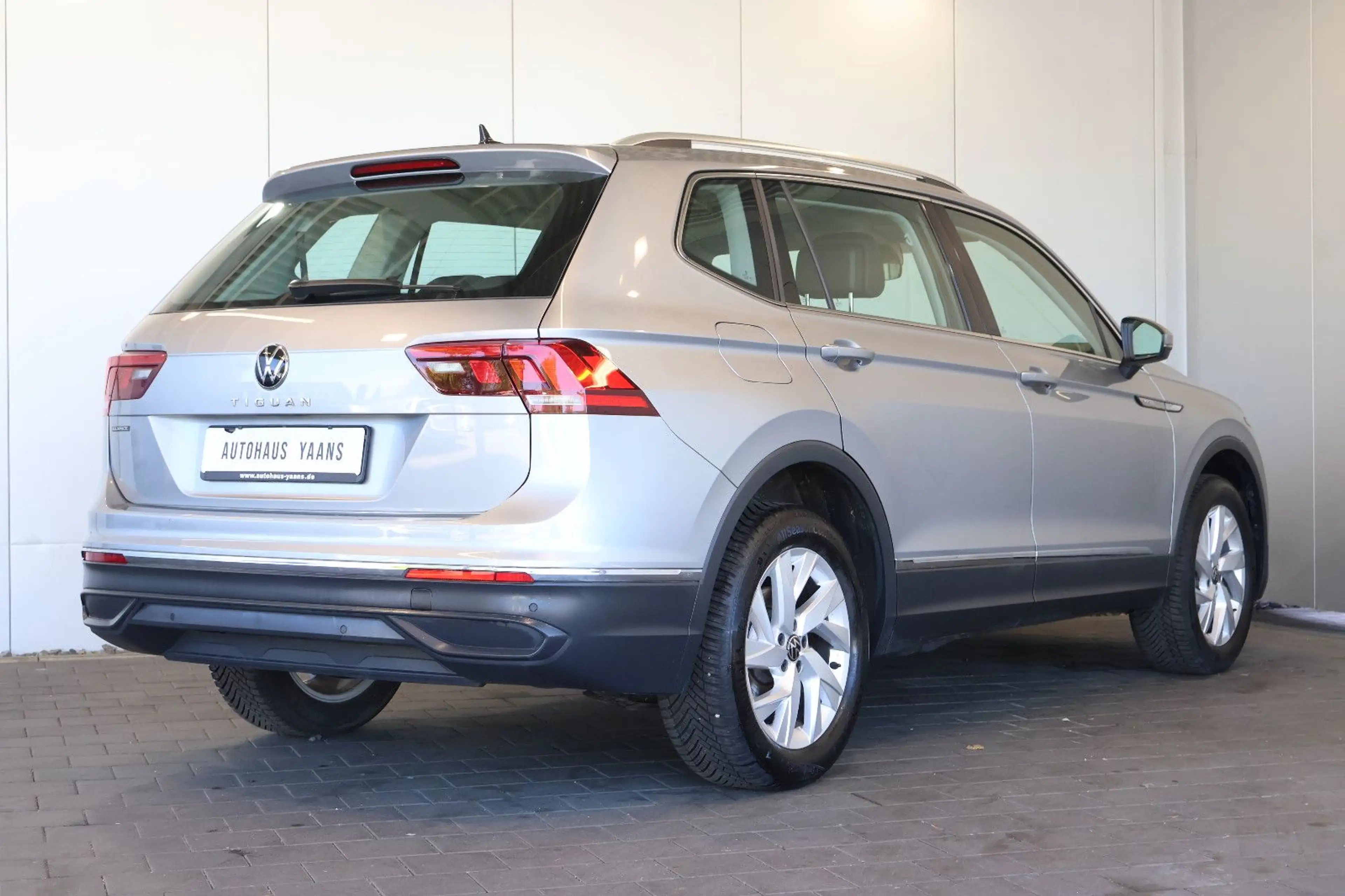 Volkswagen Tiguan Allspace 1.5 TSI Life AID+ACC+AHK+7 SITZE — photo 4