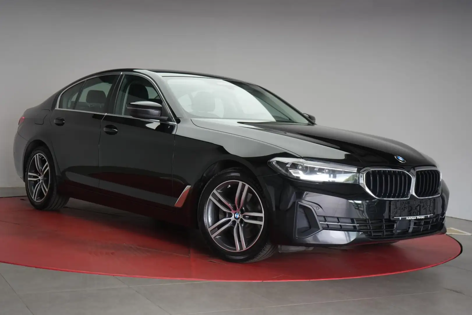 BMW 520 d xDrive Navi/Leder/ACC/Kamera/Virtual/ Schwarz - 1
