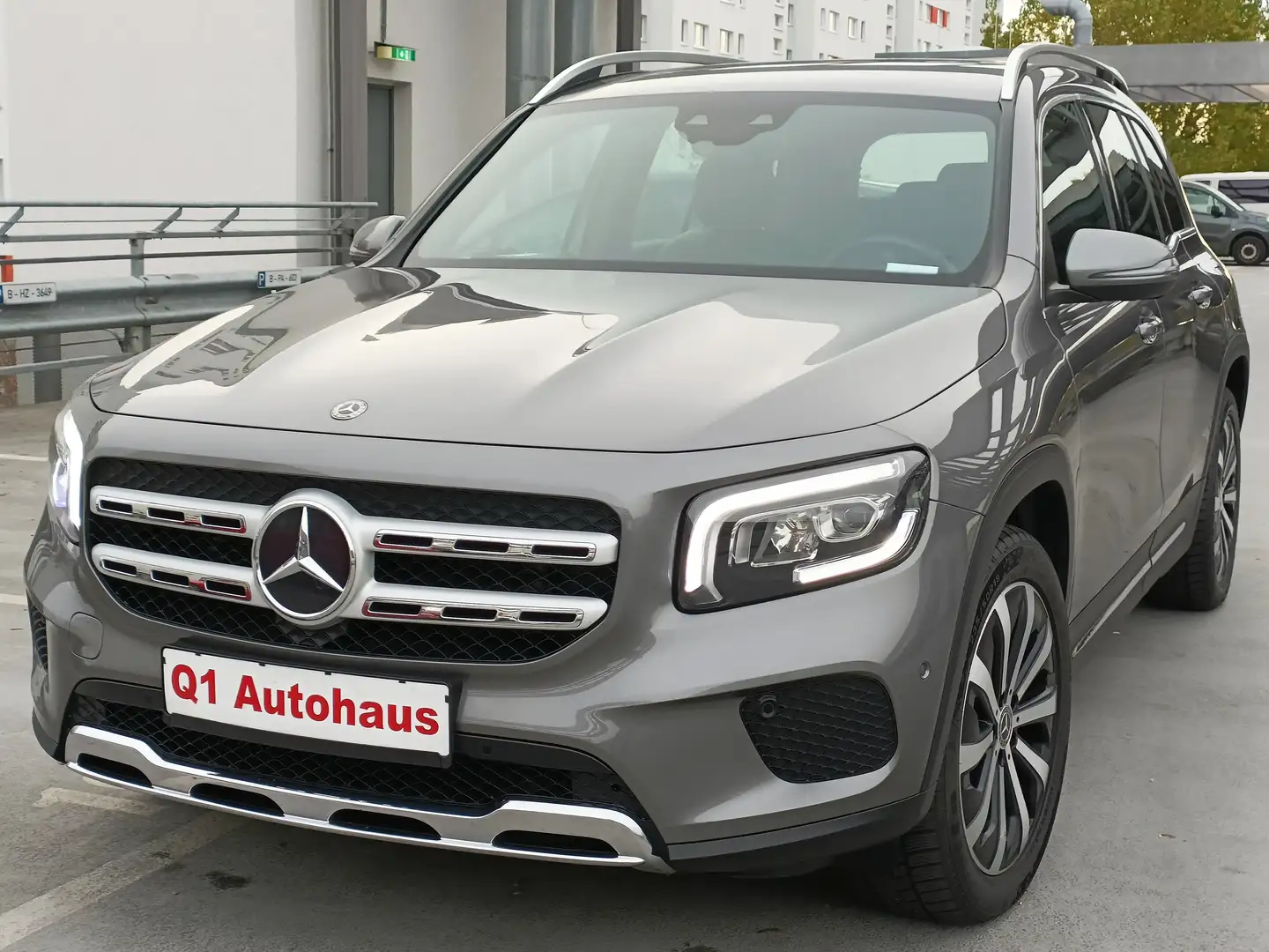 Mercedes-Benz GLB 180 d LED+/RFK/AMBIE/AUGMENREA/WIDESCREEN/E-KLAPPE/19" Grau - 1