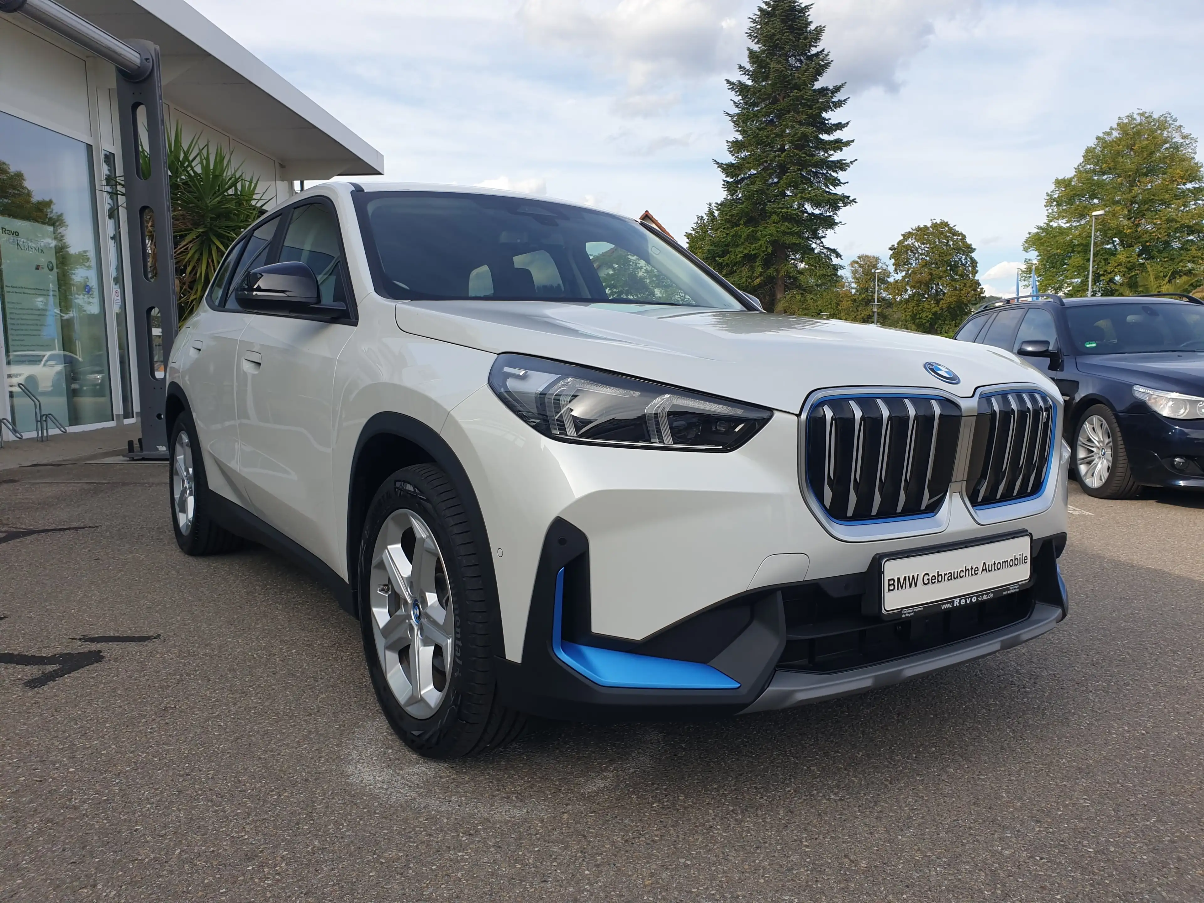BMW iX1 xDrive30  AHK DriveAssPlus LED SHZ DAB Shz — photo 5
