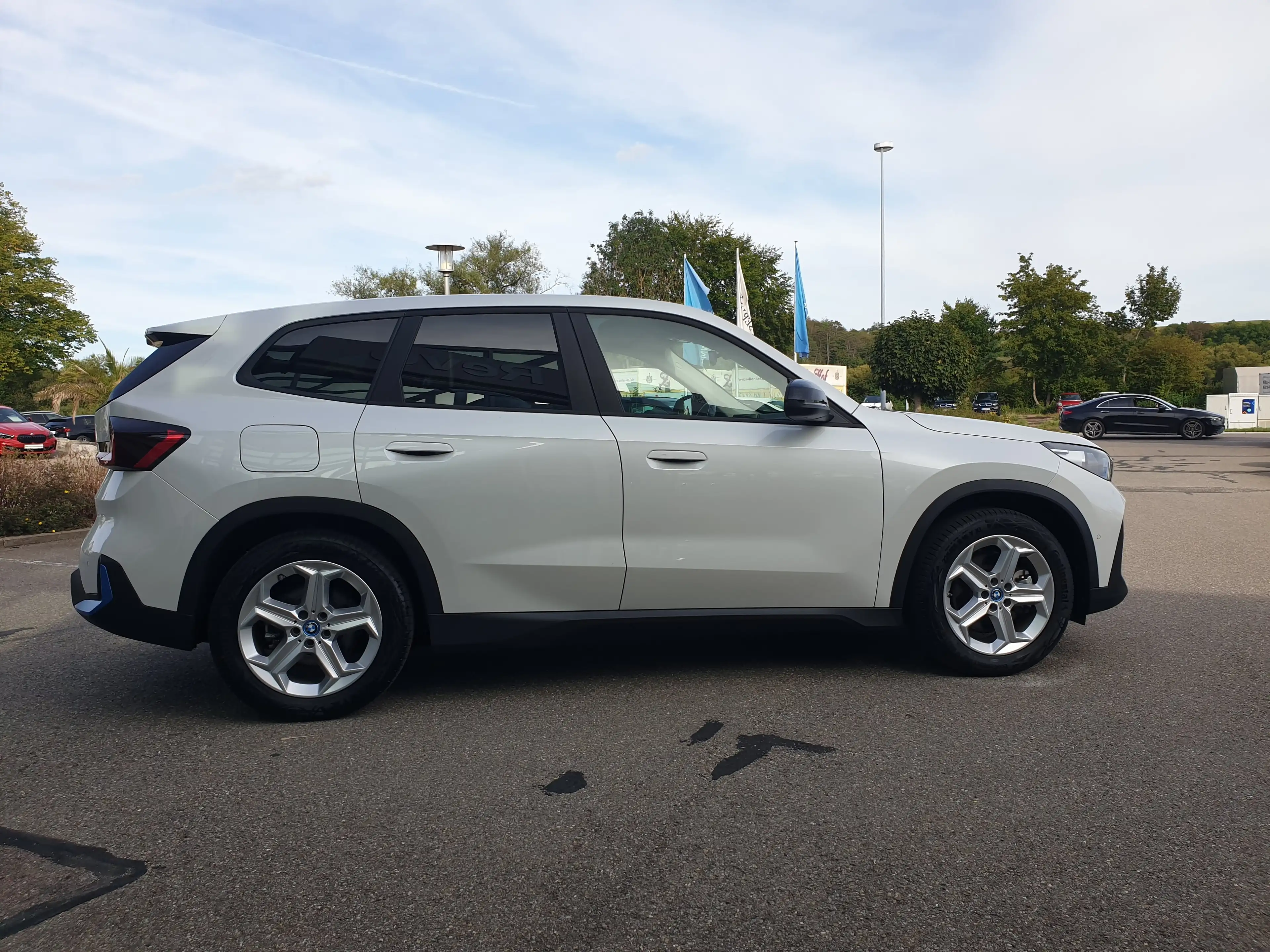 BMW iX1 xDrive30  AHK DriveAssPlus LED SHZ DAB Shz — photo 10