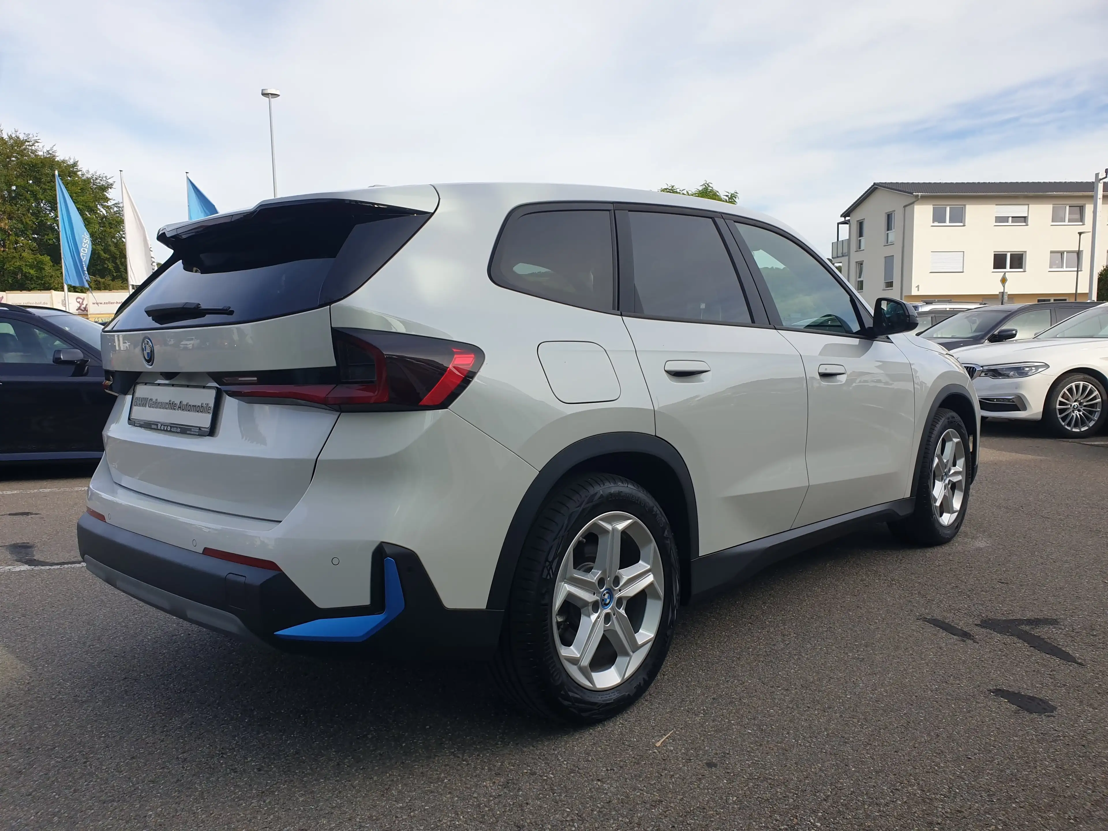 BMW iX1 xDrive30  AHK DriveAssPlus LED SHZ DAB Shz — photo 7