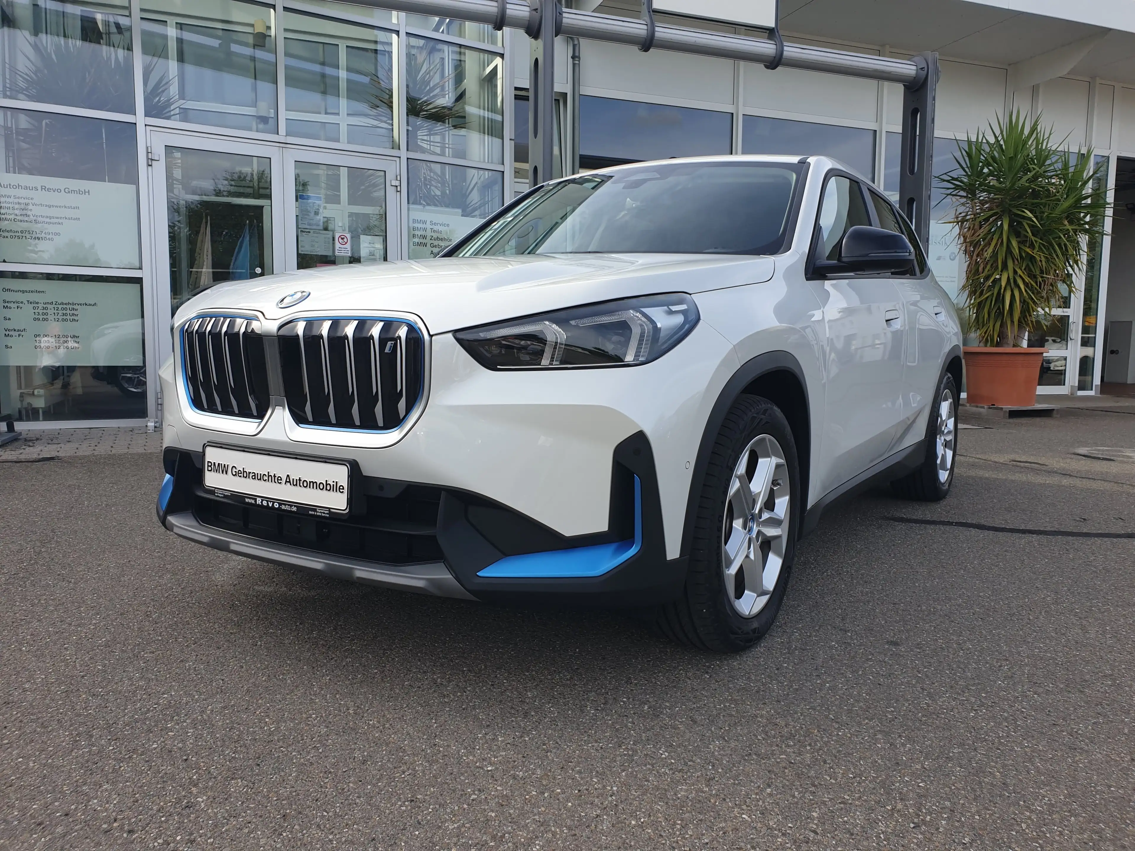 BMW iX1 xDrive30  AHK DriveAssPlus LED SHZ DAB Shz — photo 3