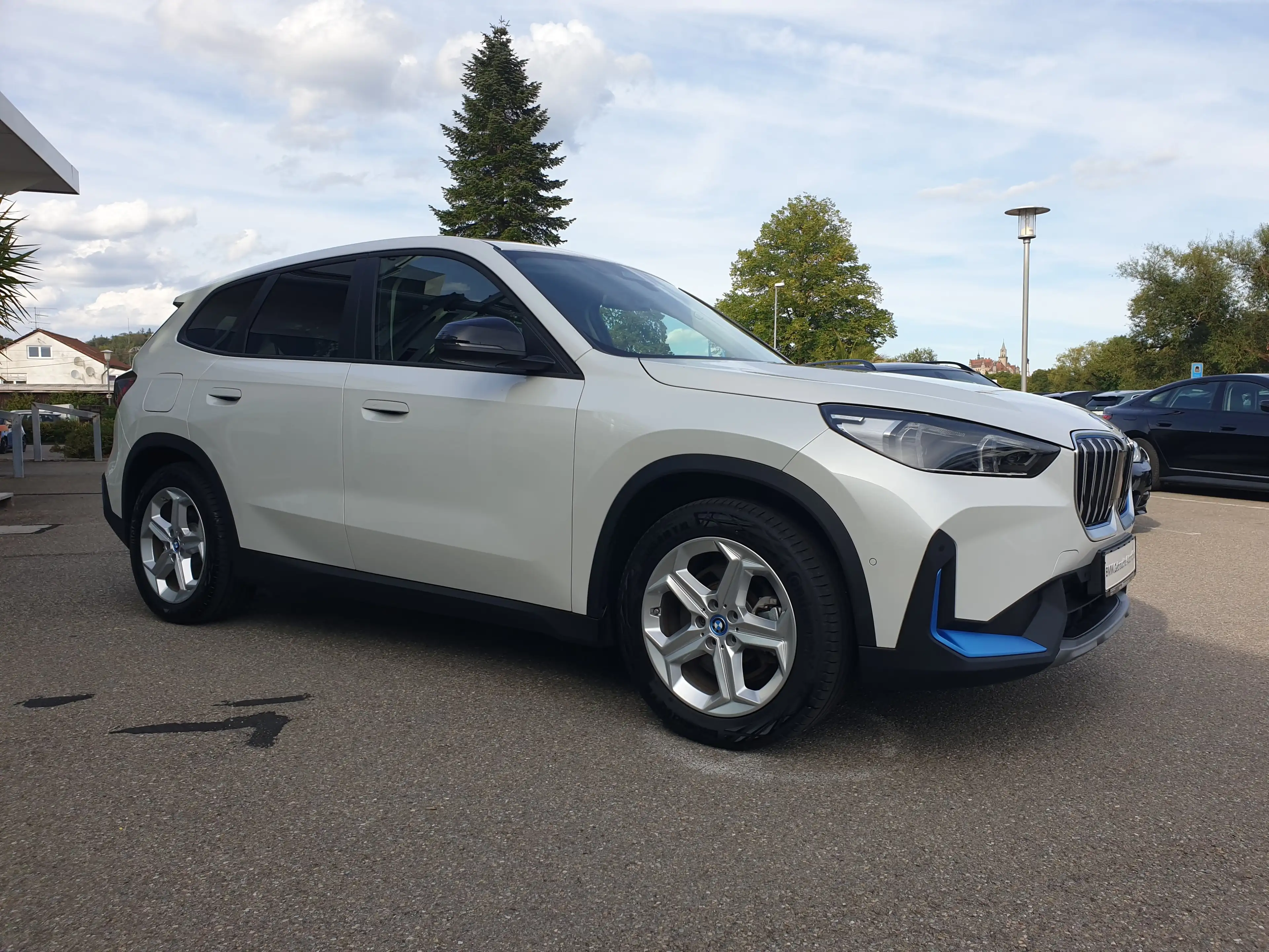BMW iX1 xDrive30  AHK DriveAssPlus LED SHZ DAB Shz — photo 6