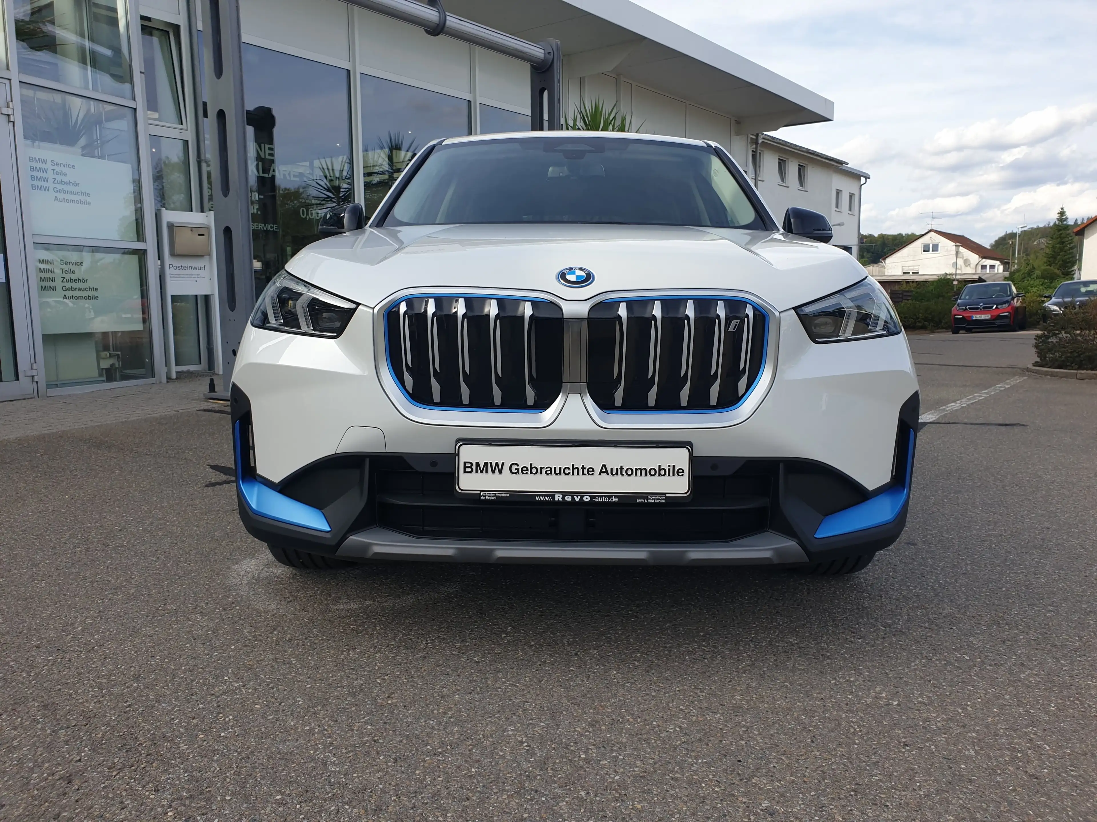 BMW iX1 xDrive30  AHK DriveAssPlus LED SHZ DAB Shz — photo 4