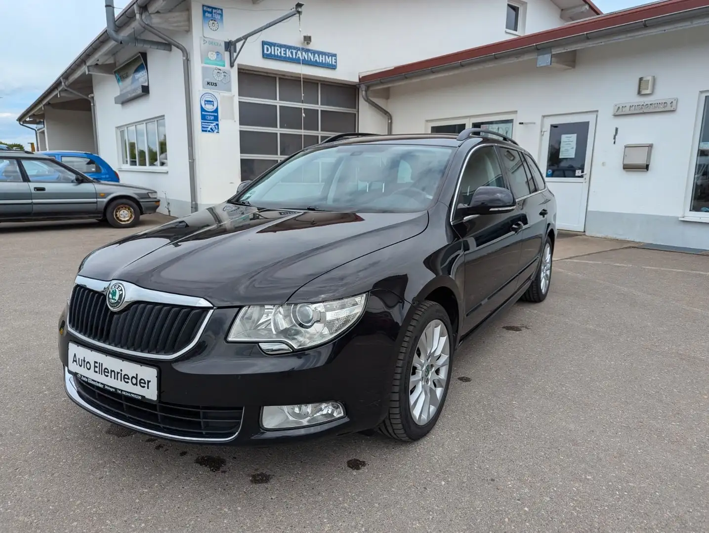 Skoda Superb Combi Exclusive DSG Gepflegt AHK Schwarz - 1