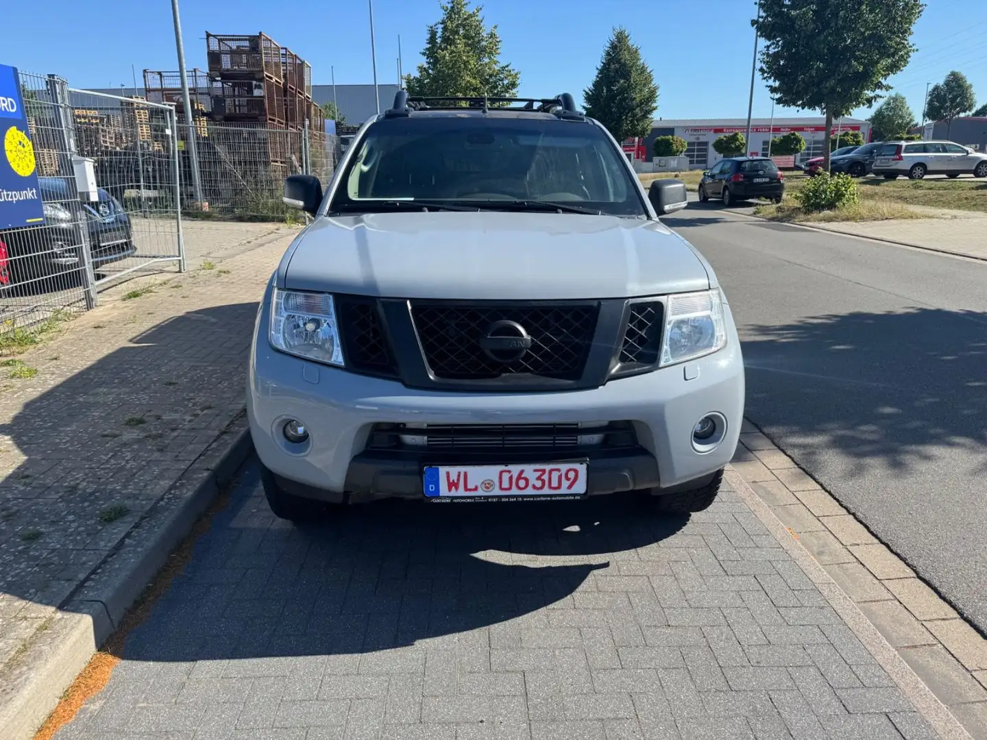Nissan Navara DoubleCab LE EVO V6 4X4*2Hand*EURO5*LEDER Grau - 2
