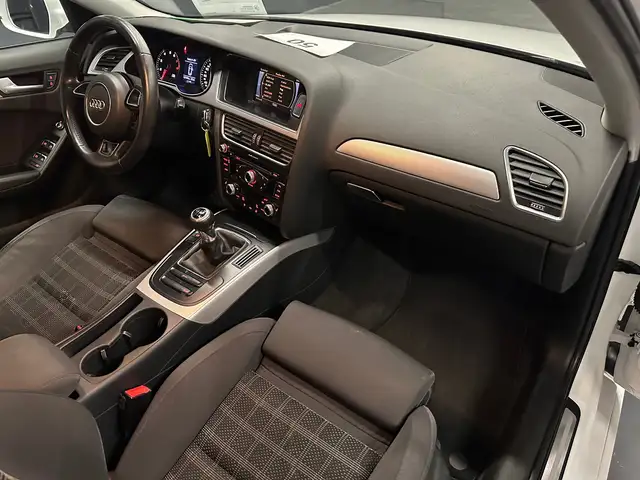 Audi A4 Avant view 11
