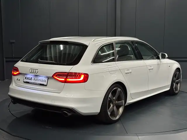 Audi A4 Avant view 5