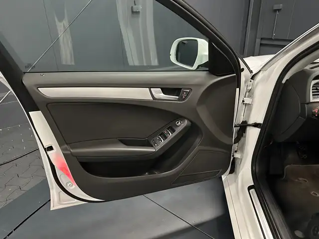 Audi A4 Avant view 13