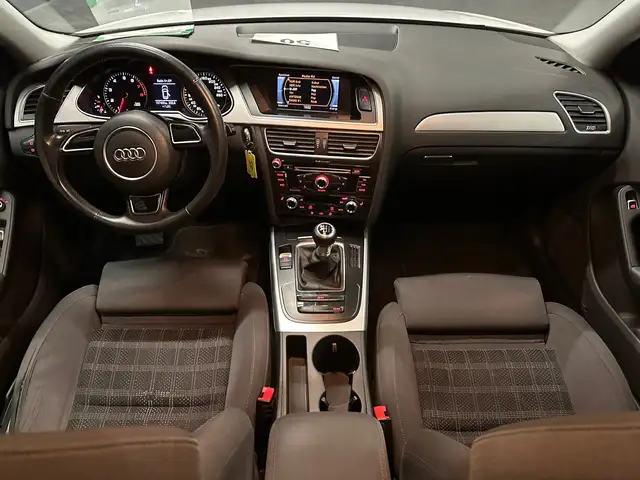 Audi A4 Avant view 12