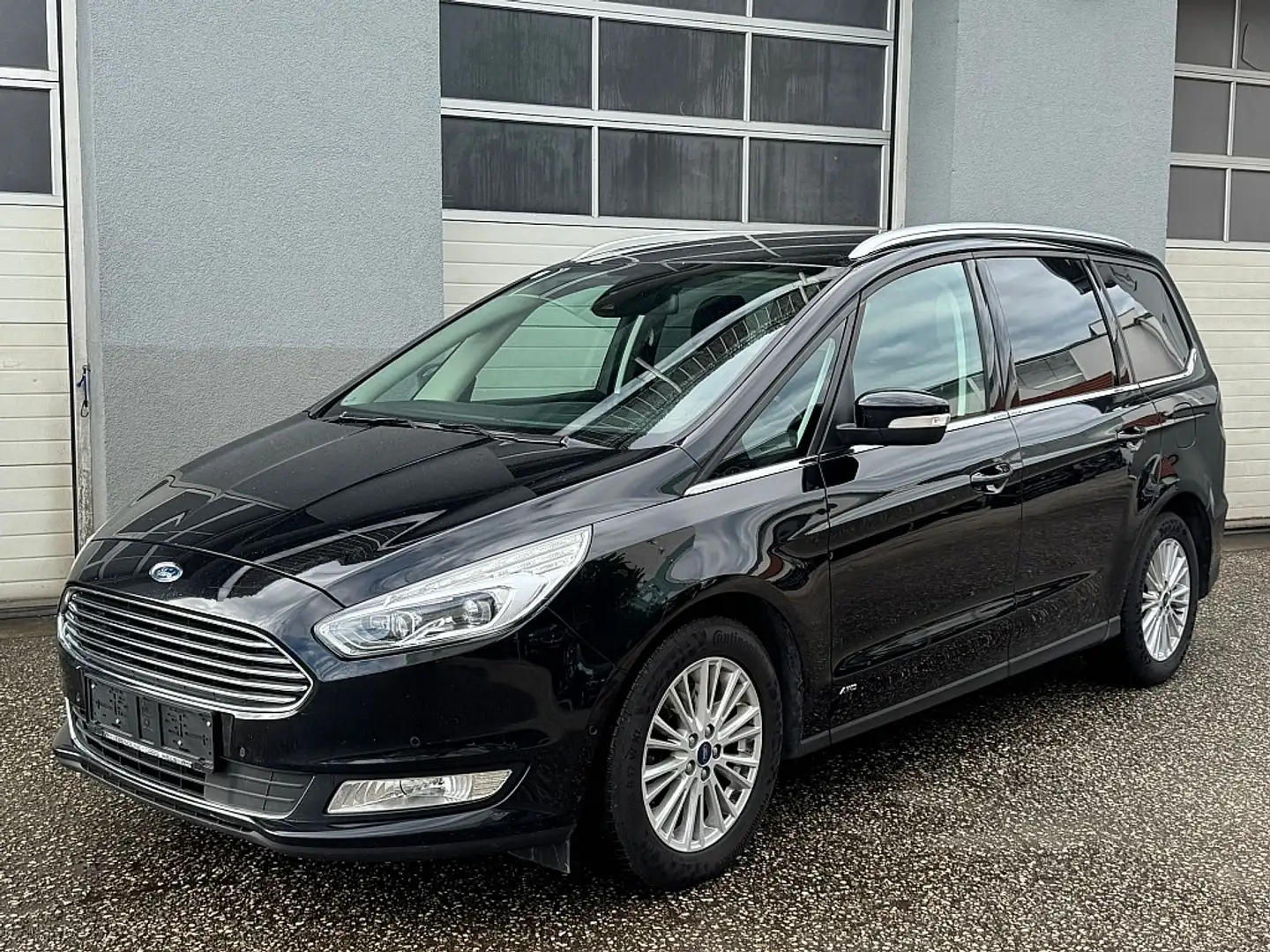 Ford Galaxy 2,0 EcoBlue SCR AWD Titanium Aut. Fekete - 1