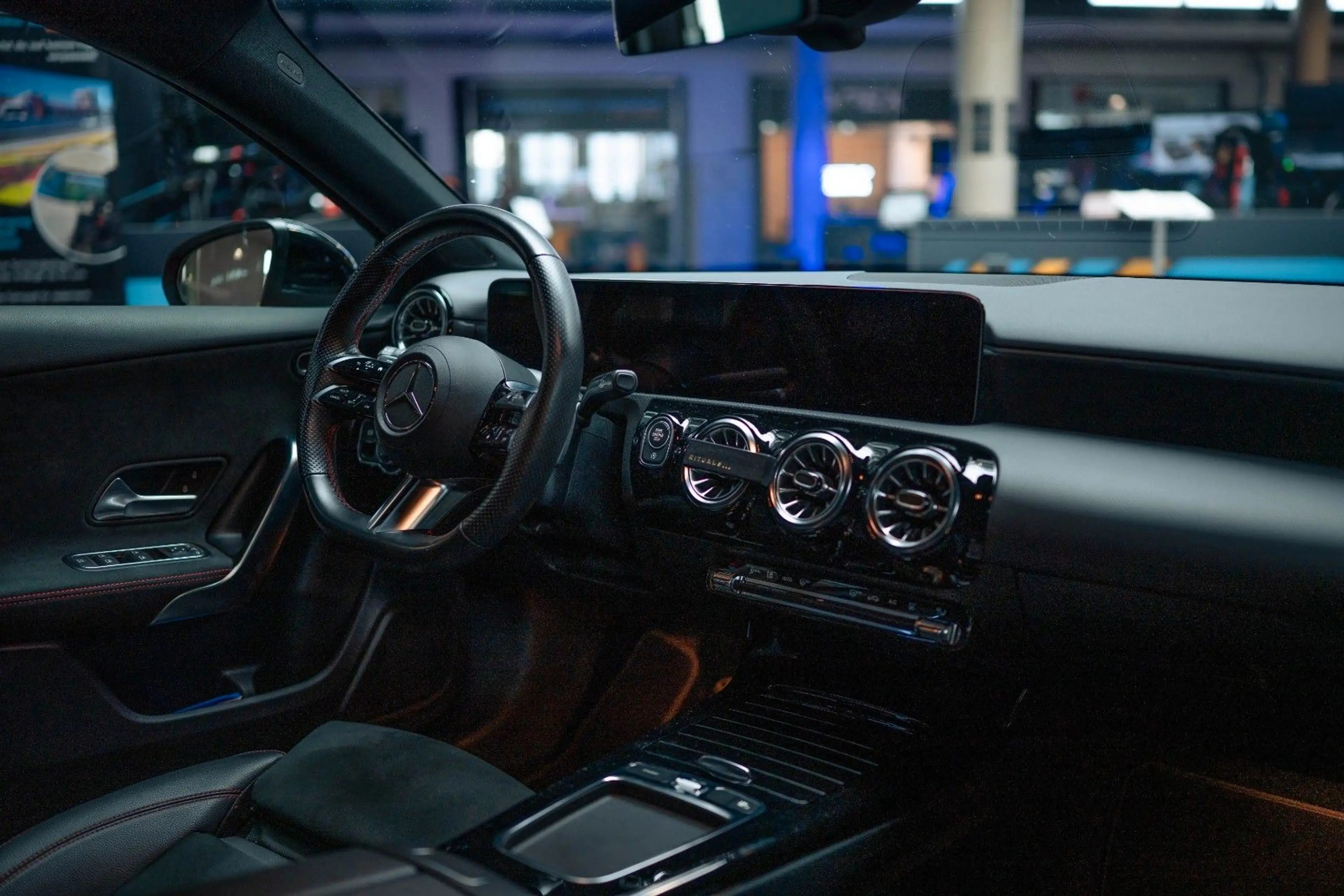 Mercedes-Benz A 220 d AMG KAMERA SHZ WINTERPAKET AHK MY24 — photo 7