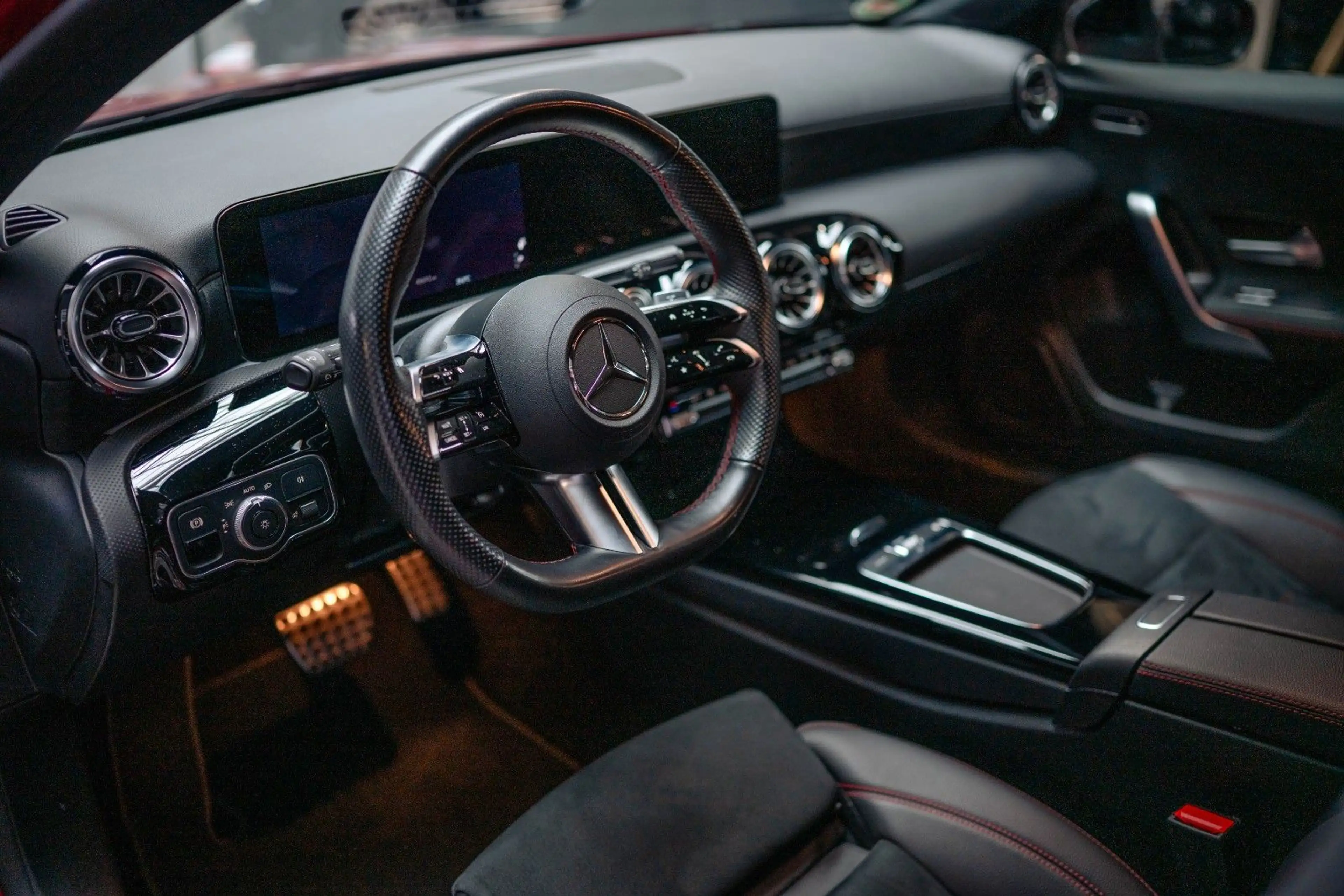 Mercedes-Benz A 220 d AMG KAMERA SHZ WINTERPAKET AHK MY24 — photo 6