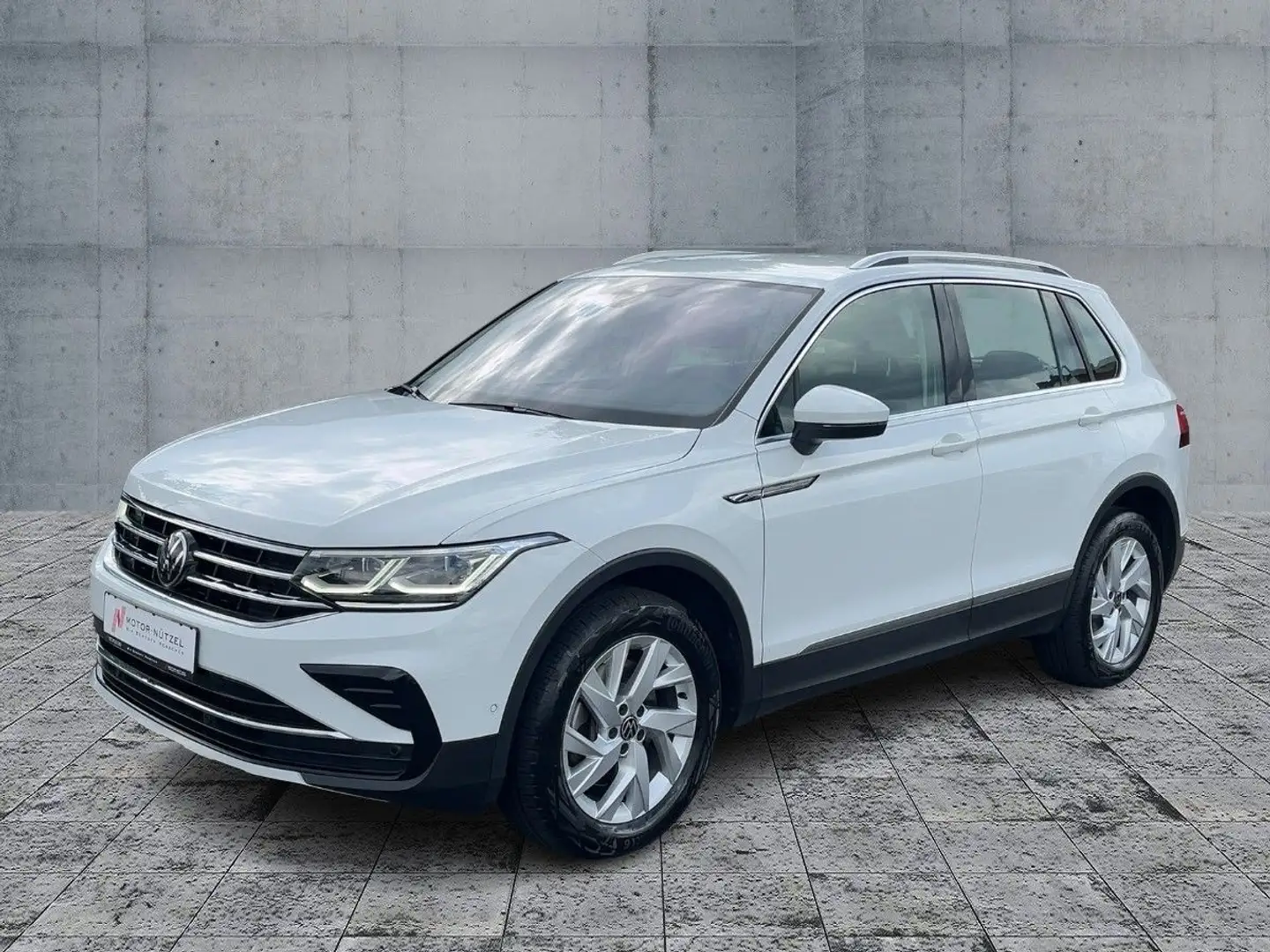 Volkswagen Tiguan 2.0TDI 4M DSG ELEGANCE MATRIX+NAV+ACC+AHK Wit - 2