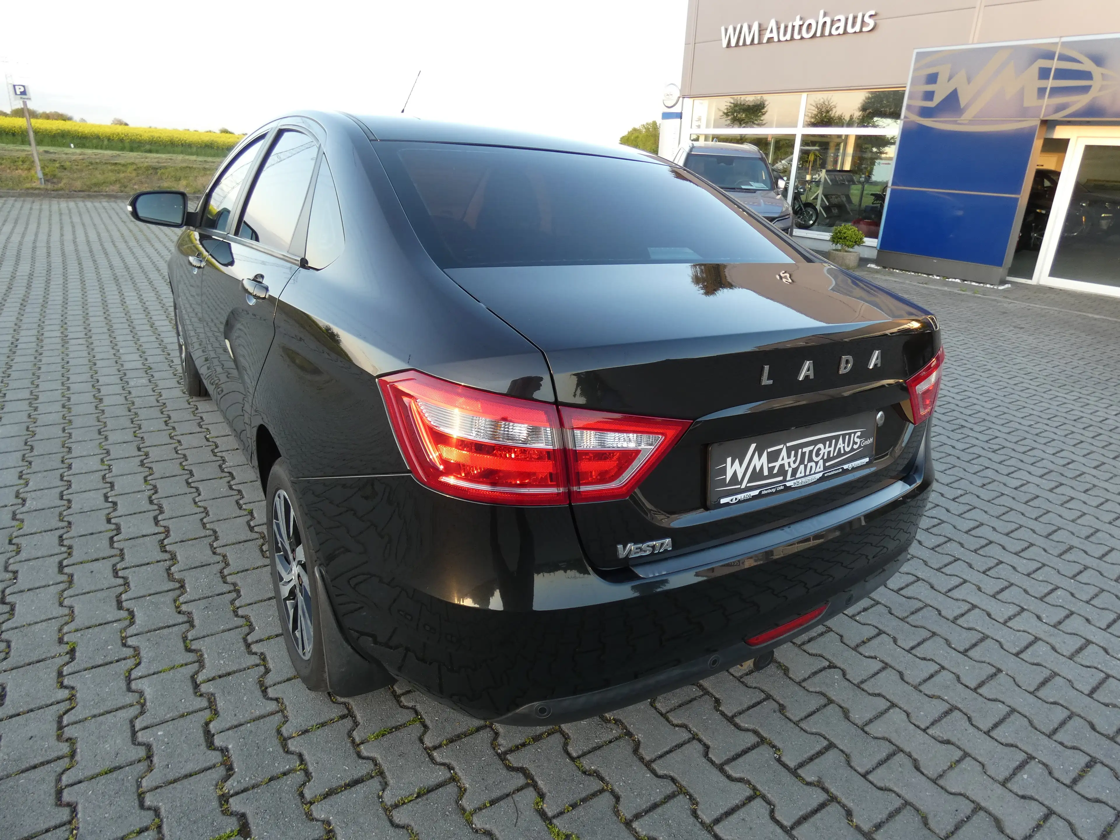Lada Vesta 1.6 Luxus MT 16" WR/SR, PDC, Navi, Standheizung — photo 3