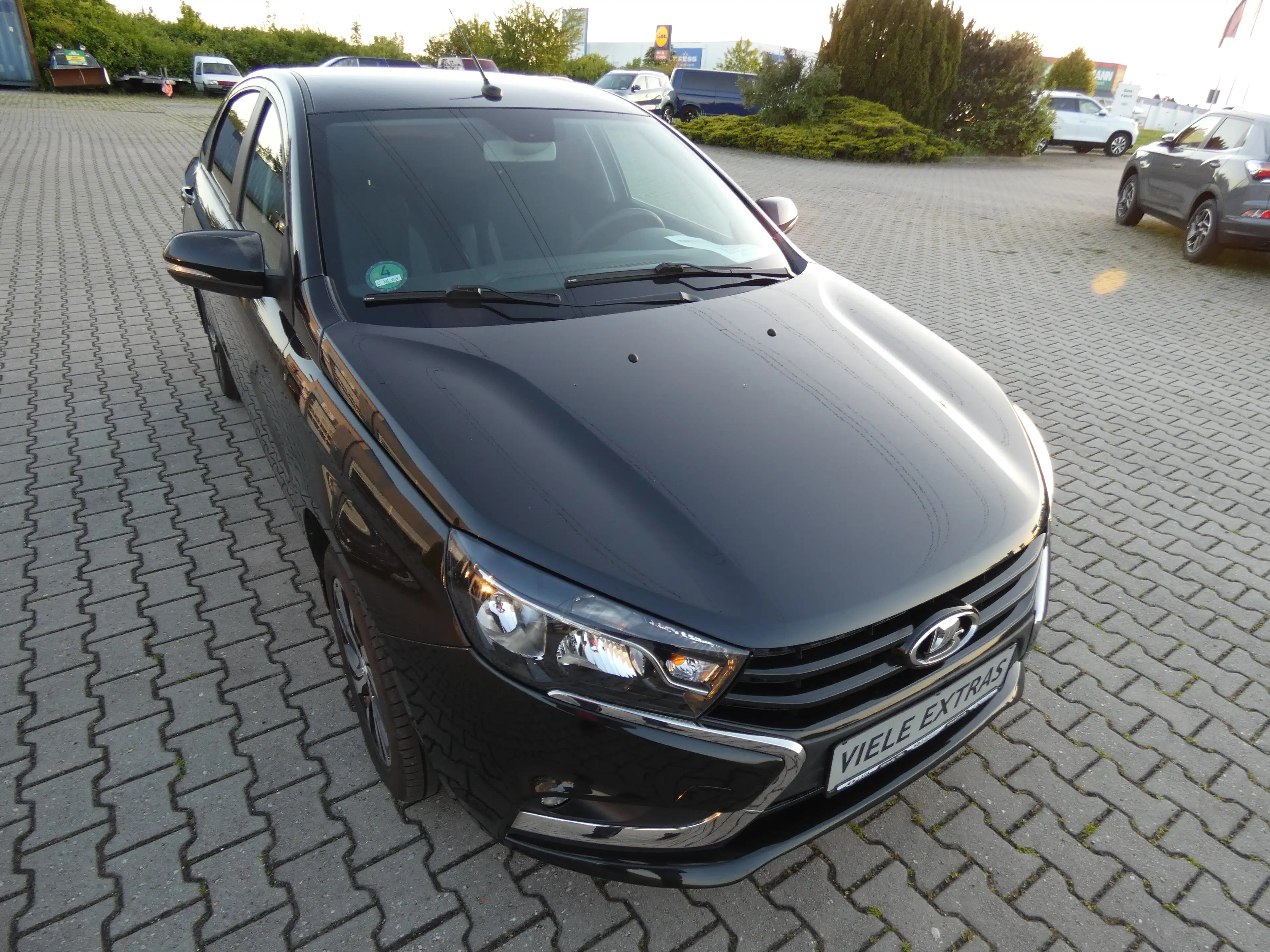 Lada Vesta 1.6 Luxus MT 16" WR/SR, PDC, Navi, Standheizung — photo 5